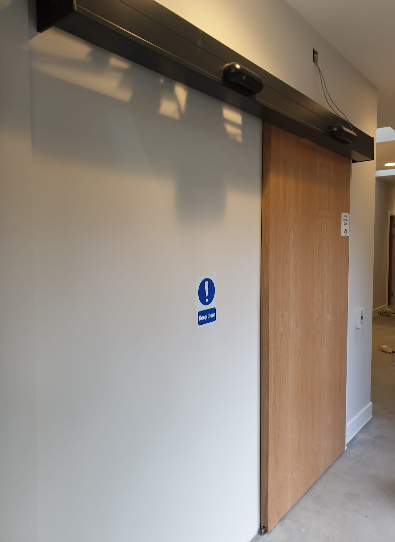 Curtain walling vertical mullion detail