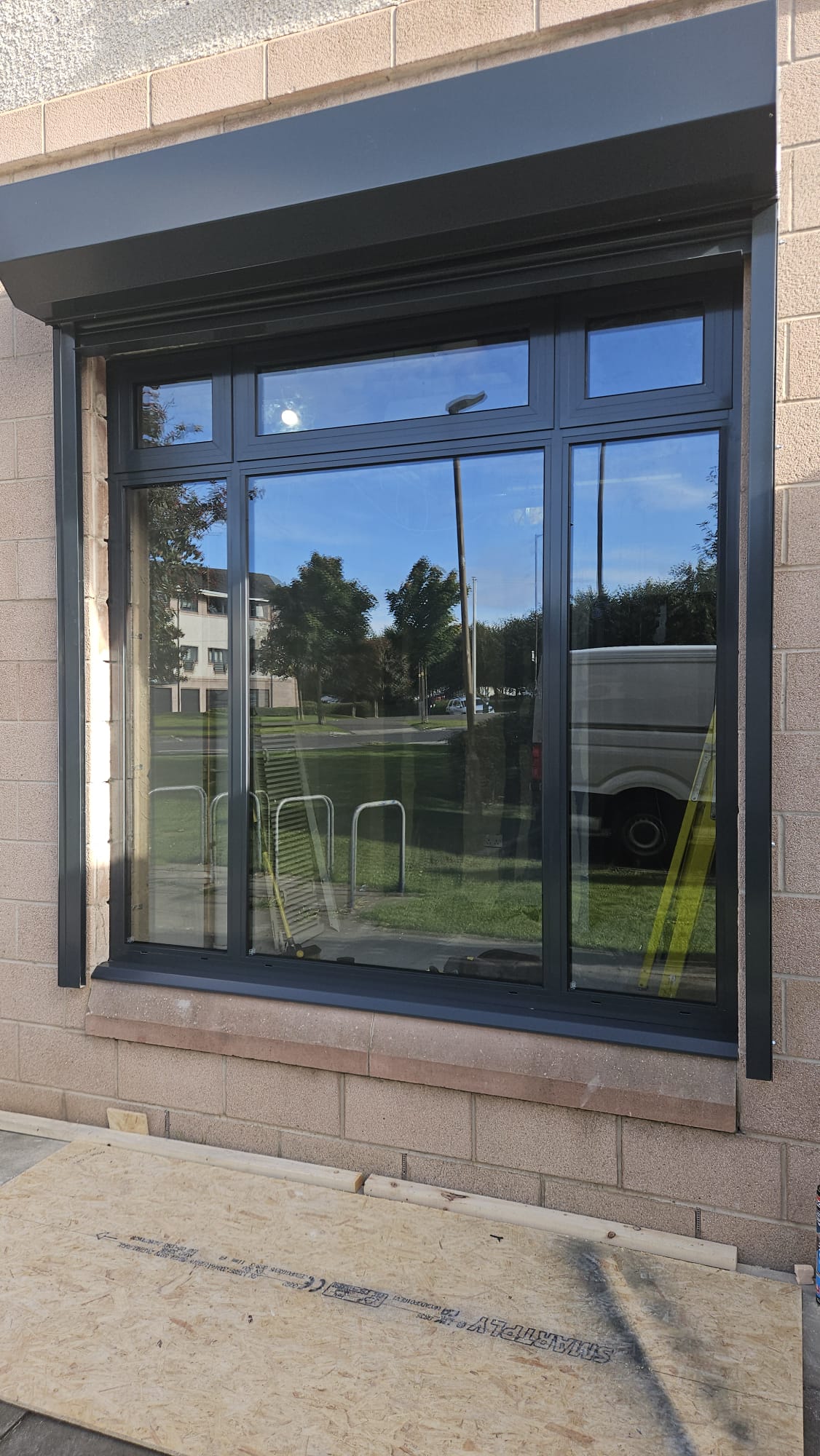 Aluminium-framed multi-pane fixed window with transom lights, render elevation